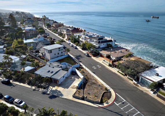 319 Clark St. Solana Beach, CA 92075
