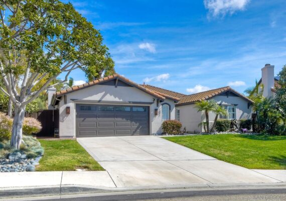 7992 Grado El Tupelo. Carlsbad, CA 92009
