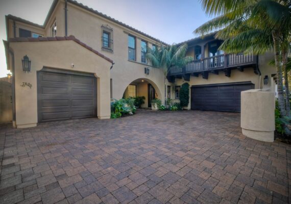 7635 Circuilo Sequoia Carlsbad, CA 92009